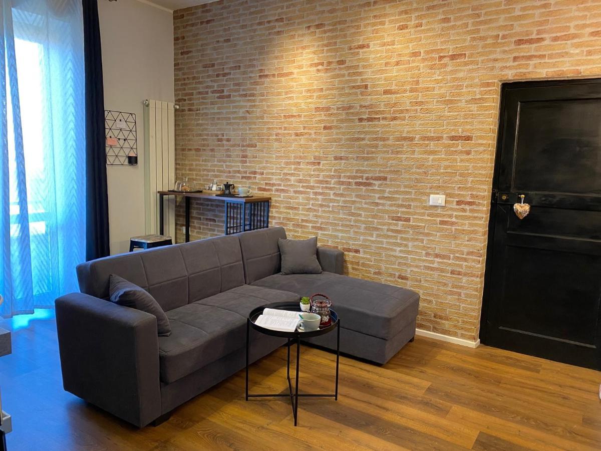 ホテル La Casa Di Alan テルニ エクステリア 写真